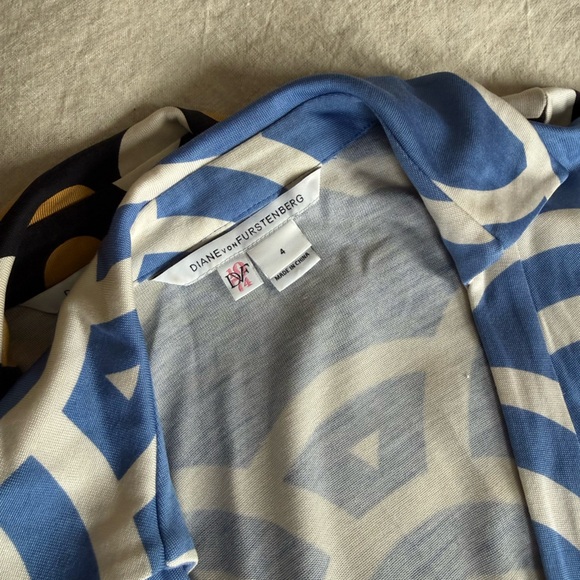 Diane Von Furstenberg Blue and Cream Long Sleeve Dress - Picture 4 of 5